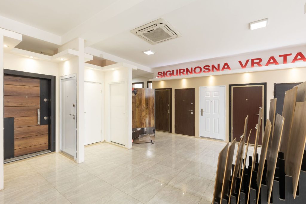 Kako ulazna vrata utiču na prvi utisak - kombinovanje boja vrata i otirača?