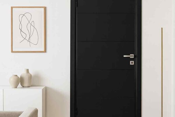 Crna vrata u enterijeru – Simbol moderne arhitekture