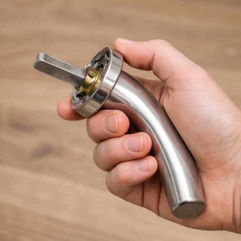 Pala kvaka na vratima - Šta znači, kako se popravlja na sobnim i na ulaznim vratima